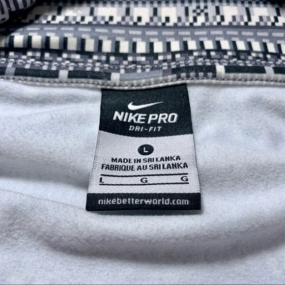 Nike Dri Fit 1/2 Zip Top - Picture 9 of 9